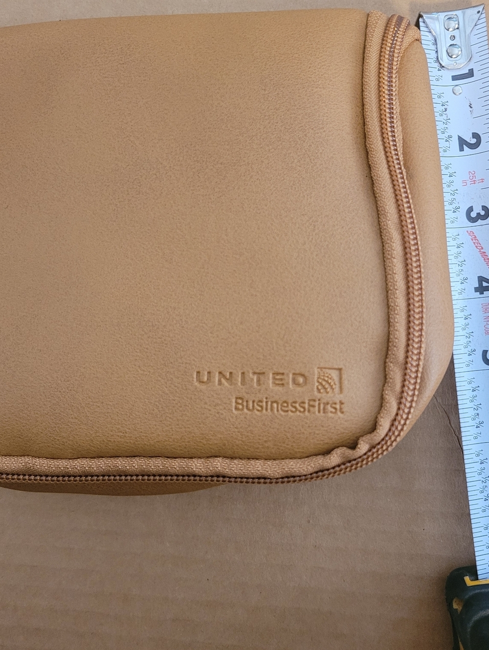 United Airlines BusinessFirst Travel Pouch Tan Cosmetic Bag Zipper Case - Picture 6 of 8